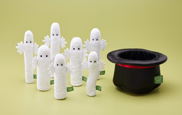 「ムーミン谷のなかまたち ニョロニョロとムーミンパパの帽子（蓄光ぬいぐるみ）」11,000円（税込・送料込）（C）Moomin Characters TM