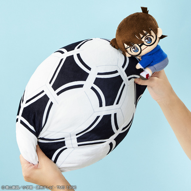 「一番ラボ 名探偵コナン」B賞・コナン飛びつき！もちもちボールクッション（C）青山剛昌／小学館 ©青山剛昌／小学館・読売テレビ・TMS 1996（C）名探偵コナンゼミ LLP