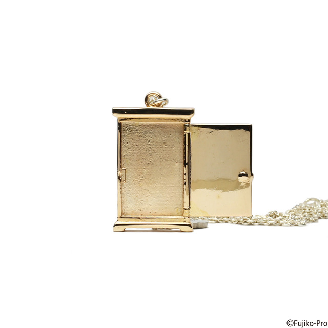 『ドラえもん』×「JAM HOME MADE（ジャムホームメイド）」どこでもドアネックレス PG（C）Fujiko-Pro