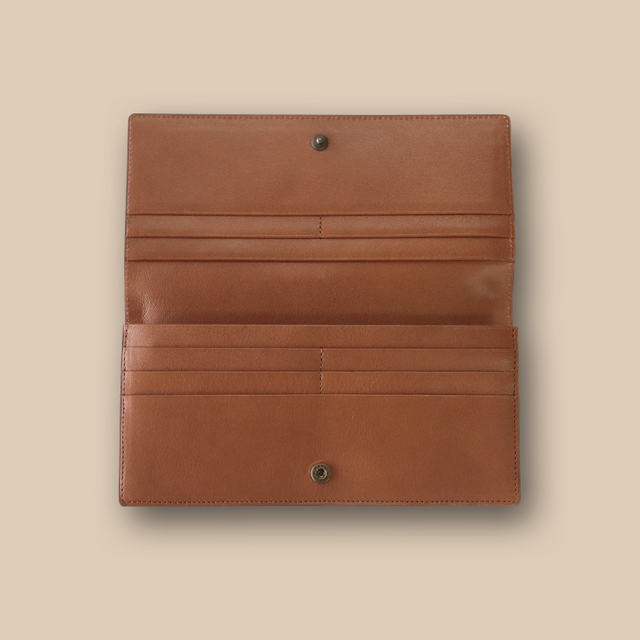 京都アニメーション「ヴァイオレット・エヴァーガーデン ーViolet's Journeyー」より「長財布［Premium Series］」登場（C）暁佳奈・京都アニメーション／ヴァイオレット・エヴァーガーデン製作委員会