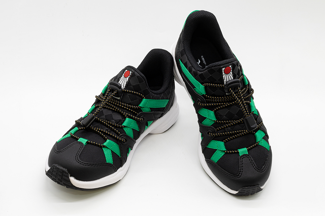 「鬼滅の刃 コラボシューズ produced by 瞬足 第3弾」「竈門炭治郎 2023ver.」モデル（C）吾峠呼世晴／集英社・アニプレックス・ufotable