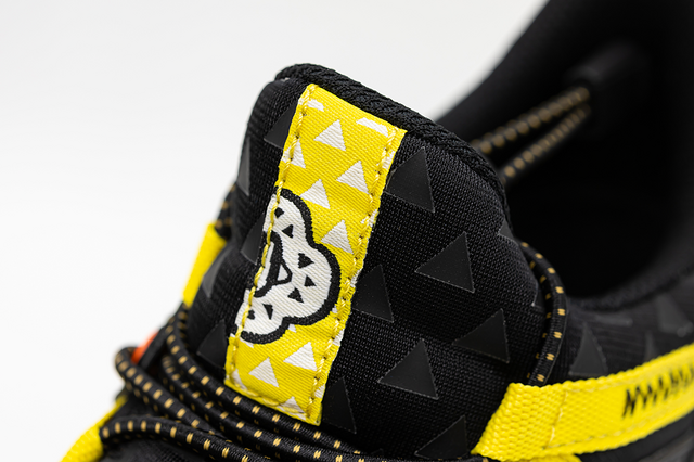 「鬼滅の刃 コラボシューズ produced by 瞬足 第3弾」「我妻善逸 2023ver.」モデル（C）吾峠呼世晴／集英社・アニプレックス・ufotable