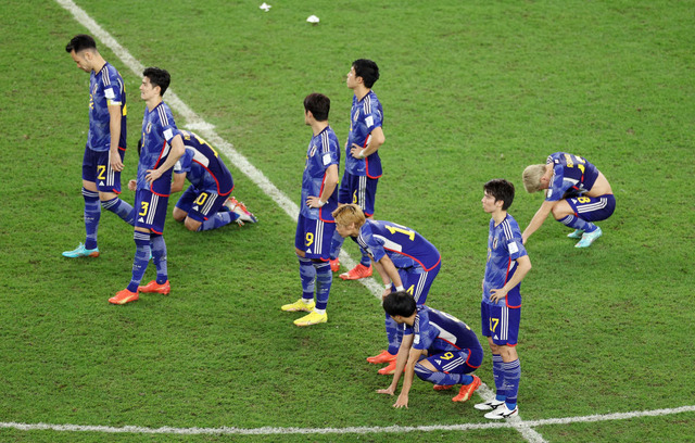 Japan v Croatia: Round of 16 - FIFA World Cup Qatar 2022AL WAKRAH, QATAR - DECEMBER 05: Japan players react after losing the penalty shoot out during the FIFA World Cup Qatar 2022 Round of 16 match between Japan and Croatia at Al Janoub Stadium on December 05, 2022 in Al Wakrah, Qatar. (Photo by Elsa/Getty Images)