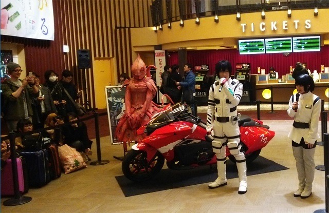 (C) TSUTOMU NIHEI・KODANSHA/KOS PRODUCTION COMMITTEE.