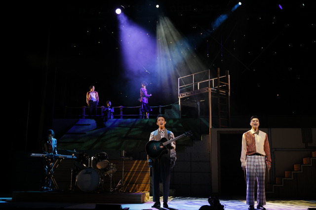 「『ちびまる子ちゃん』原作35周年記念公演 ちびまる子ちゃん THE STAGE 『はいすくーるでいず』」（C）さくらプロダクション（C）舞台『ちびまる子ちゃん』プロジェクト