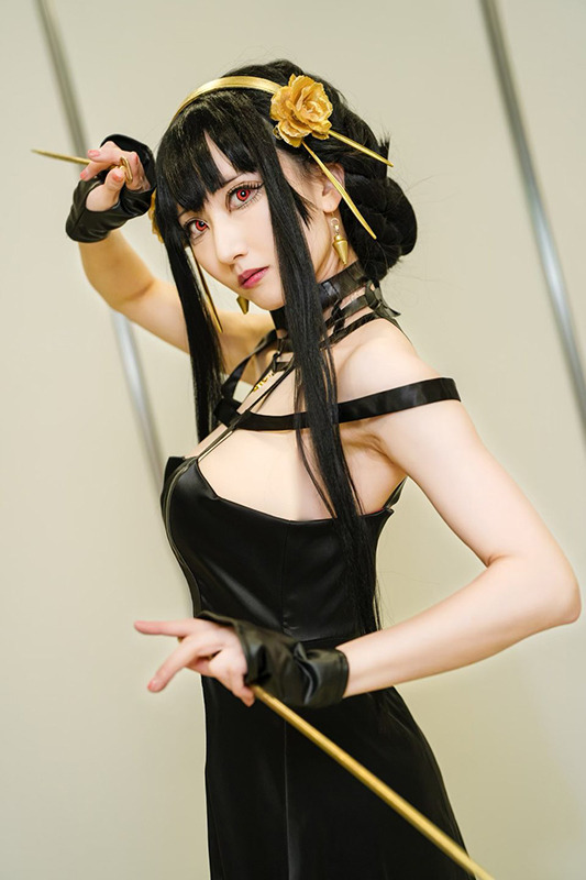 ヨル・フォージャー『SPY×FAMILY』／モデル：りんご、撮影：tama