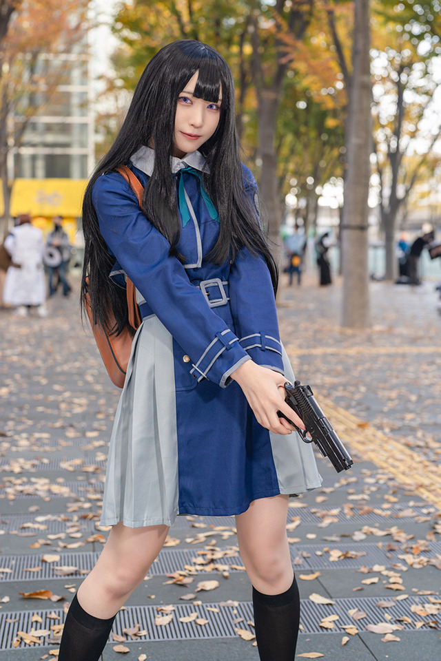 井上たきな『リコリス・リコイル』／モデル：美波れい、撮影：tama