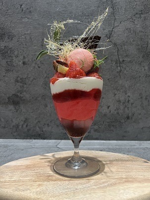 EVANGELION CROSSING EXPOのコラボメニュー「パルフェ・セカンドインパクト」（C）カラー