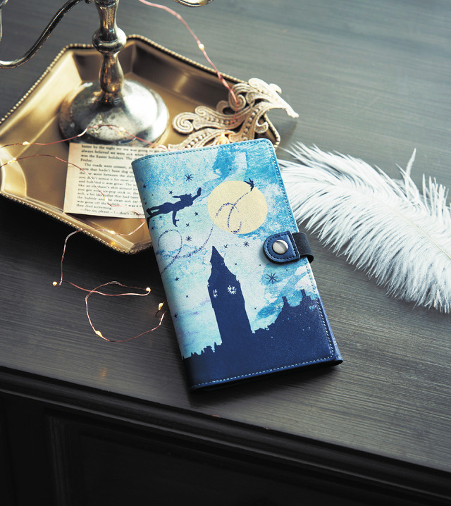 スリムカードケース「ピーター・パン」 価格／3,490 円(C)Disney