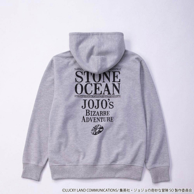 Doublefocus『ジョジョの奇妙な冒険 ストーンオーシャン』プルパーカ・グレー（C）LUCKY LAND COMMUNICATIONS/集英社・ジョジョの奇妙な冒険SO製作委員会