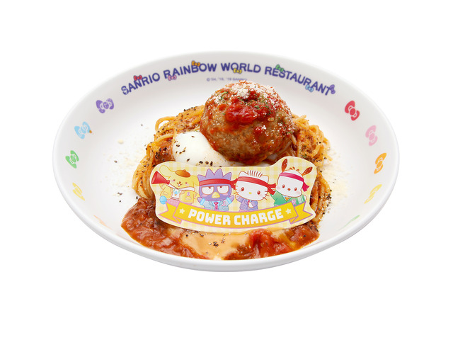 サンリオピューロランド「フレフレ★ピューロ学園」大きな肉だんごのスタミナボロネーゼ（C）2022 SANRIO CO., LTD. TOKYO, JAPAN