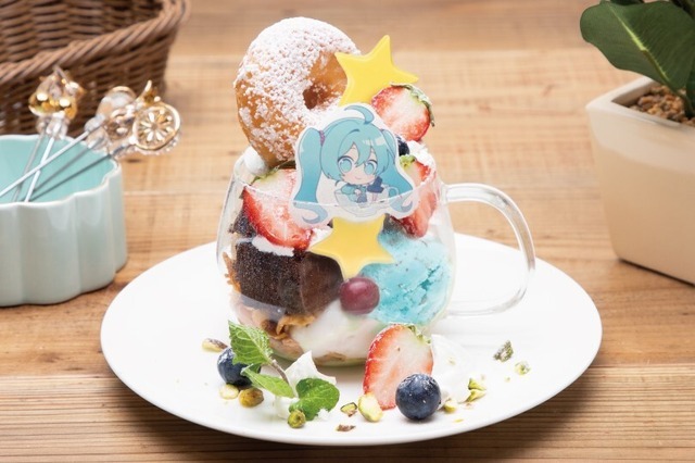 初音ミクのティーカップパフェ 1,540円（税込)