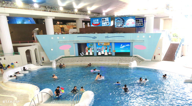 巨大スライム顔・フォトスポットビーチイメージ