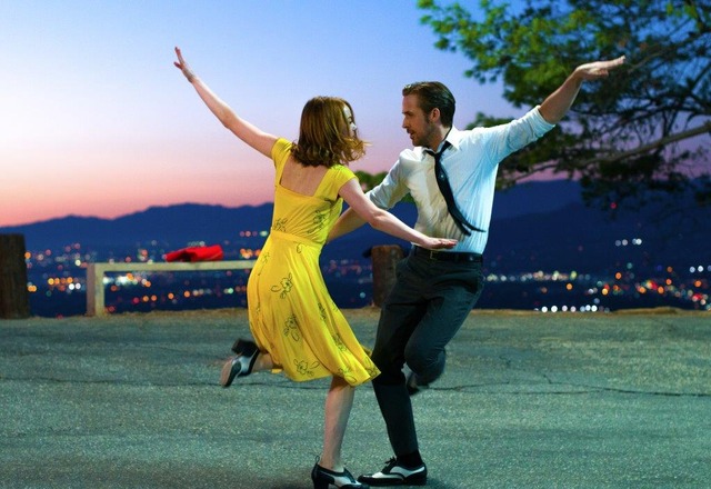 ラ・ラ・ランド（C）2017 Summit Entertainment, LLC. All Rights Reserved. Photo credit: EW0001: Sebastian (Ryan Gosling) and Mia (Emma Stone) in LA LA LAND. Photo courtesy of Lionsgate.