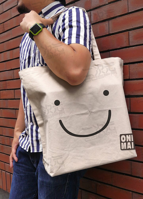 「緒山まひろ ラージトート」1,980円（税込）（C）ねことうふ・一迅社／「おにまい」製作委員会