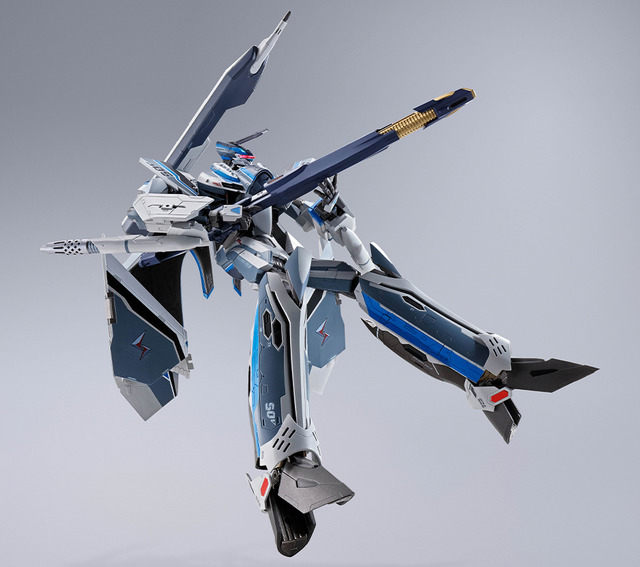 「DX超合金 劇場版 VF-31AX カイロスプラス（ヤテ・インメルマン機）」25,300円（税込）（C）2021 BIGWEST
