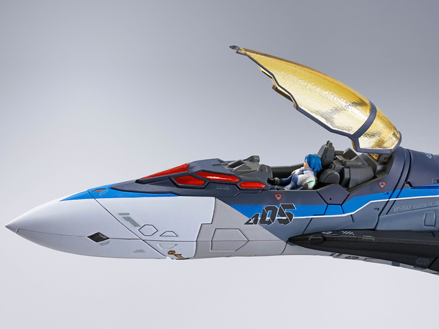 「DX超合金 劇場版 VF-31AX カイロスプラス（ヤテ・インメルマン機）」25,300円（税込）（C）2021 BIGWEST