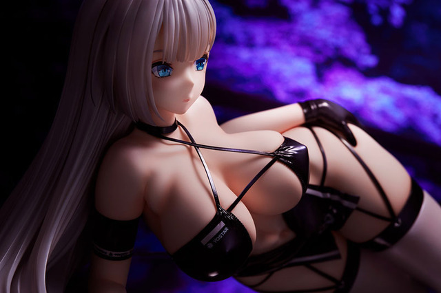 「アズールレーン 翔鶴 疾翔の姉羽 1/4スケール 完成品フィギュア」38,280円（税込）（C）2017 Manjuu Co.，Ltd. ＆ Yongshi Co.，Ltd. All Rights Reserved.（C）2017 Yostar， Inc. All Rights Reserved.