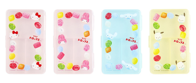 「サンリオキャラクターズ サクマドロップス＆プラケース」（C）SAKUMA （C）’23 SANRIO