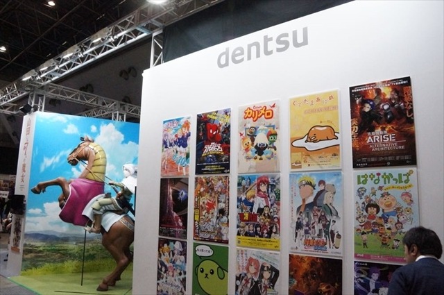 実物大アルスラーン騎馬立像が電通ブースに登場 人気作品のコスプレフォトスポットも@AnimeJapan2015