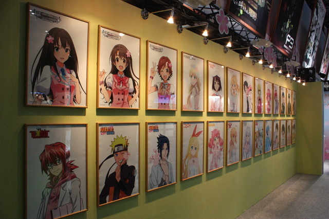 桜がテーマ！アニプレックスブース「アイマス シンデレラガールズ」、「冴えない彼女の育て方」の等身大パネルが登場