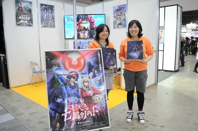 「コードギアス」のポストカードもゲットできるオレンジブースでは、新作の情報も