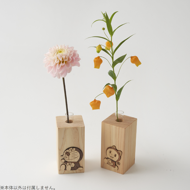 ドラえもんチャンネルアプリ公式オンラインストア限定「フラワーベース　ドラえもん・ドラミちゃん」（C）Fujiko-Pro