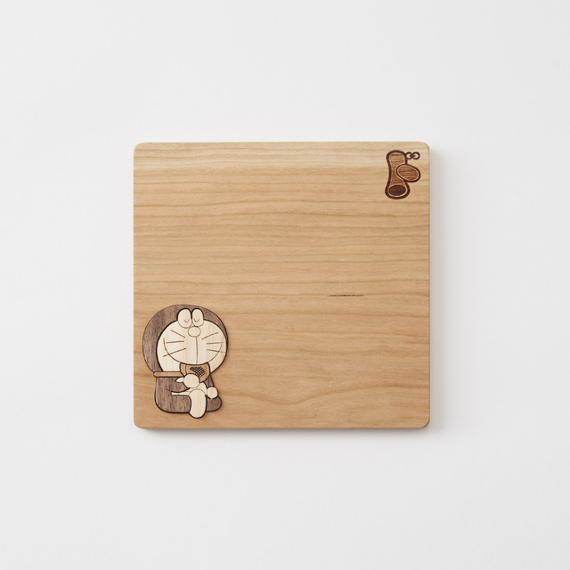 ドラえもんチャンネルアプリ公式オンラインストア限定「ウッ「ド」プレート　ぱくり」（C）Fujiko-Pro