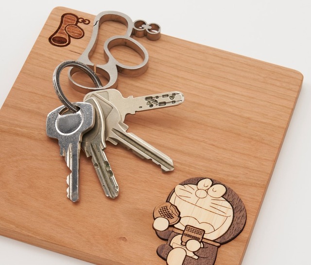 ドラえもんチャンネルアプリ公式オンラインストア限定「ウッ「ド」プレート　のんびり」使用例（C）Fujiko-Pro