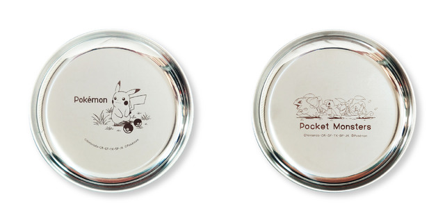 マリモクラフト「ステンレスプレート  ピカチュウ  ポケモン」（左）と「同  フシギダネ＆ヒトカゲ＆ゼニガメ  ポケモン」（C）Nintendo･Creatures･GAME FREAK･TV Tokyo･ShoPro･JR Kikaku（C）Pokémon