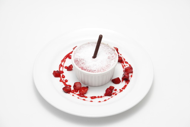 「エヴァンゲリオン×シン・仮面ライダー酒場」Ｌ結界境界面 クレームブリュレ（C）カラー（C）石森プロ・東映/2023「シン・仮面ライダー」製作委員会