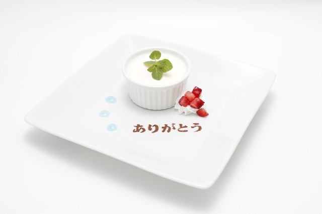 「エヴァンゲリオン×シン・仮面ライダー酒場」綾波・パンナコッタ（C）カラー（C）石森プロ・東映/2023「シン・仮面ライダー」製作委員会