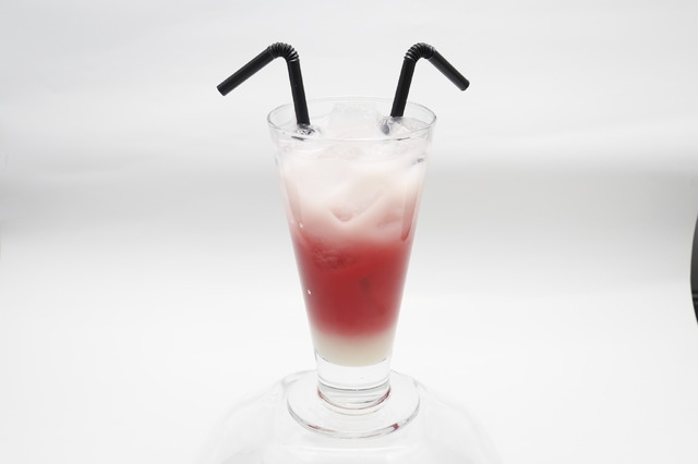 「エヴァンゲリオン×シン・仮面ライダー酒場」サイクロン号ドリンク（C）カラー（C）石森プロ・東映/2023「シン・仮面ライダー」製作委員会