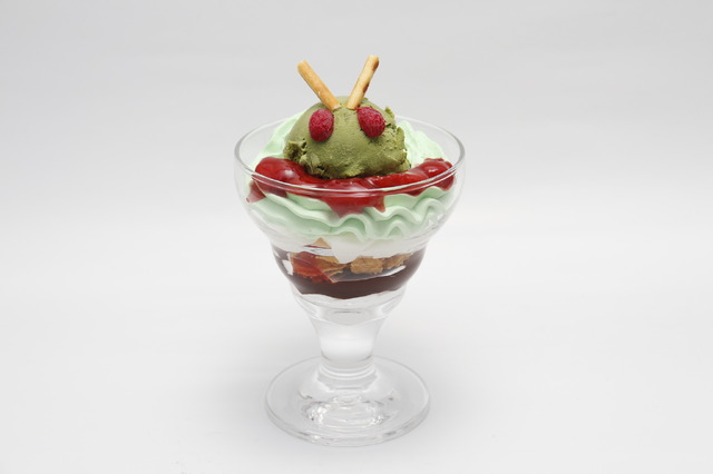 「エヴァンゲリオン×シン・仮面ライダー酒場」変身！パフェ（C）カラー（C）石森プロ・東映/2023「シン・仮面ライダー」製作委員会