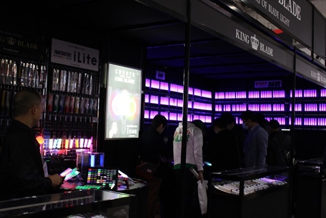 盛り上がるアニメライブ、その陰にはペンライトの進化あり KING BLADEがAnimeJapan 2015で公開