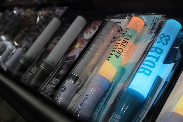 盛り上がるアニメライブ、その陰にはペンライトの進化あり KING BLADEがAnimeJapan 2015で公開