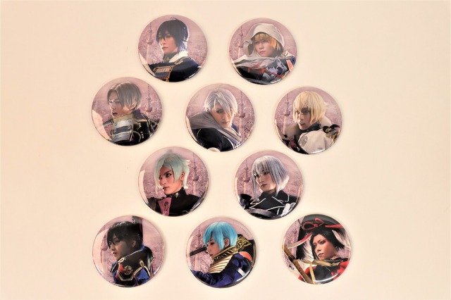 「『映画刀剣乱舞-黎明-』in TOKYO SKYTREE」トレーディング缶バッチ（C）2023「映画刀剣乱舞」製作委員会/NITRO PLUS・EXNOA LLC（C）TOKYO-SKYTREE