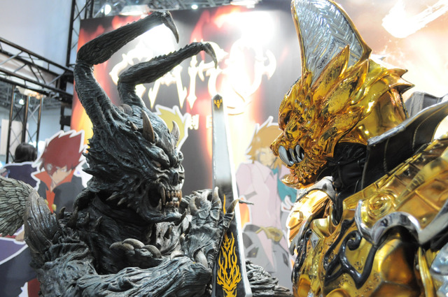 ホラーと戦う黄金騎士、大迫力の牙狼ブースに肉薄！＠AnimeJapan 2015