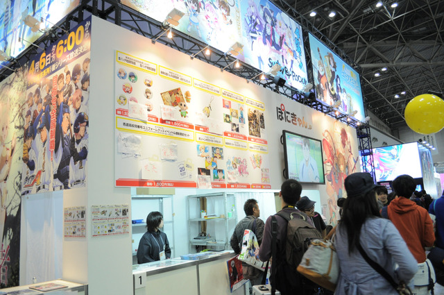 作品群が乱れ飛ぶぽにきゃんブース、いつもイベントで黒山の人だかり＠AnimeJapan 2015/