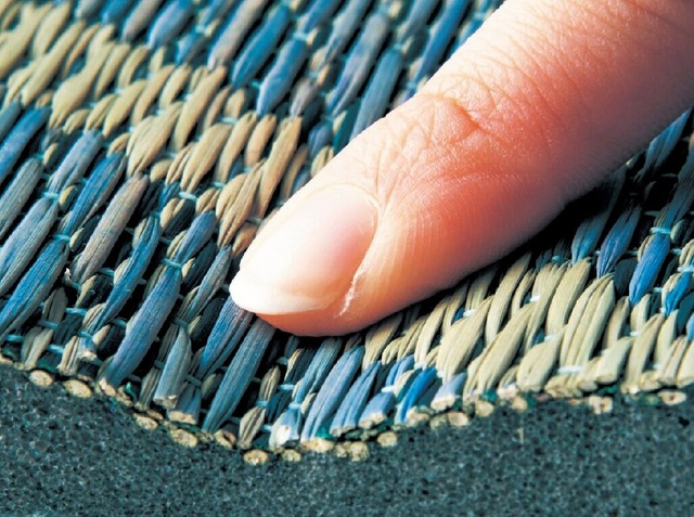 ベルメゾン「ふっくらウレタン入り撥水い草ラグ」（C）Moomin Characters