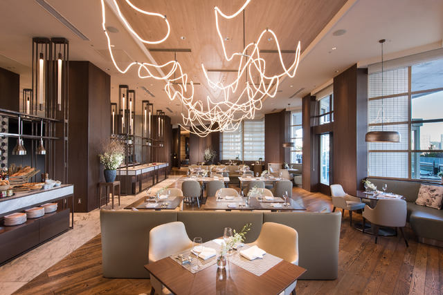 ヒルトン東京お台場 2Fレストラン「グリロジー バー＆グリル」