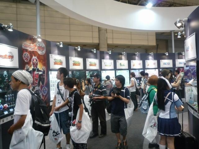 【キャラホビ2012】バンダイナムコは新作ゲームを多数展示 ― 『TIGER &amp; BUNNY』宣伝バスも登場