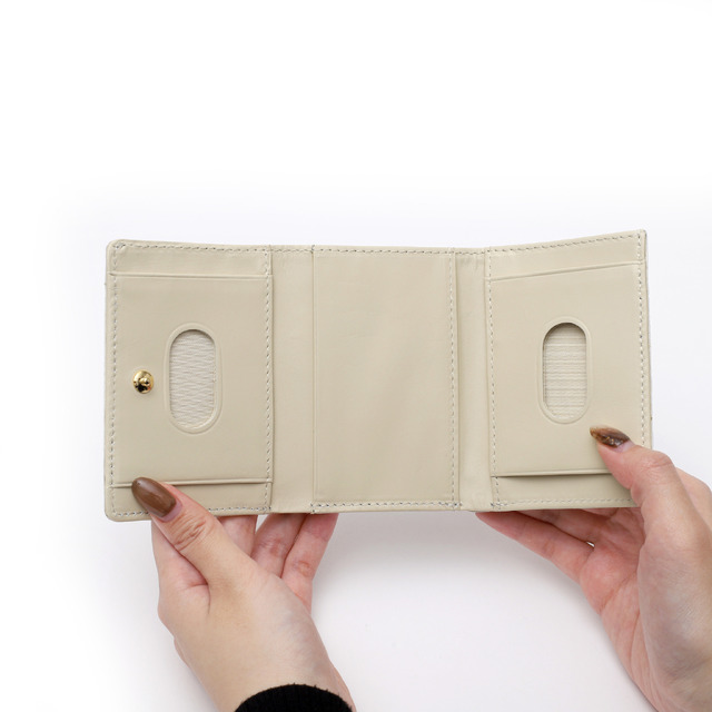 TVアニメ『夏目友人帳』より「浅草文庫三つ折り財布」が登場（C）緑川ゆき・白泉社／「夏目友人帳」製作委員会