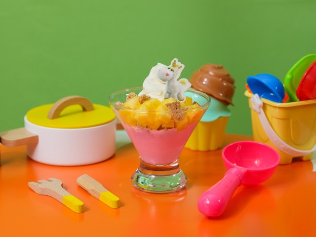 「トイ・ストーリー」OH MY CAFE 【バターカップ】メルヘンカラーのパインフローズンヨーグルト（C）Disney/Pixar （C）Just Play,LLC Mr.Potato Head & Mrs. Potato Head are trademarks of Hasbro used with permission. （C）Hasbro. All Rights Reserved. （C）Mattel, Inc. All Rights Reserved