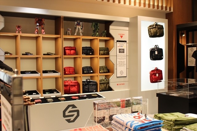 「ガンダム」伊勢丹に立つ　「STRICT-G」の商品が新宿で買える