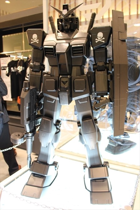 「ガンダム」伊勢丹に立つ　「STRICT-G」の商品が新宿で買える