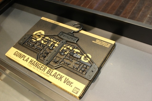 「ガンダム」伊勢丹に立つ　「STRICT-G」の商品が新宿で買える