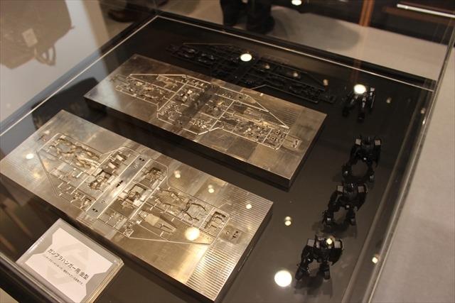 「ガンダム」伊勢丹に立つ　「STRICT-G」の商品が新宿で買える