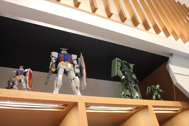 「ガンダム」伊勢丹に立つ　「STRICT-G」の商品が新宿で買える