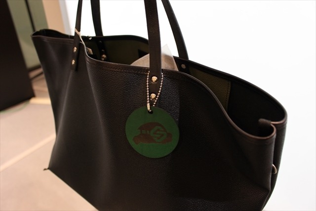 「ガンダム」伊勢丹に立つ　「STRICT-G」の商品が新宿で買える